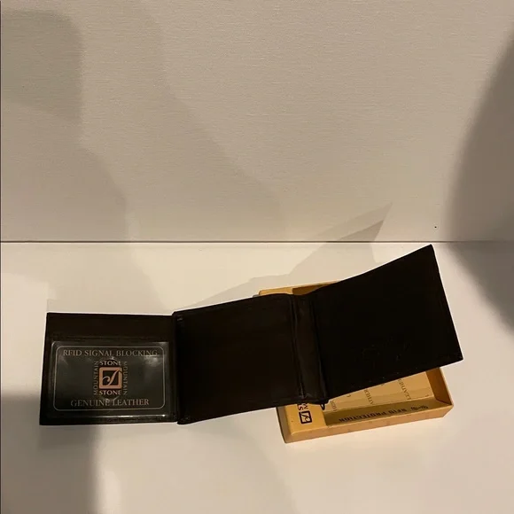 NWT Stone Mountain Brown Leather Wallet - Picture 4 of 6
